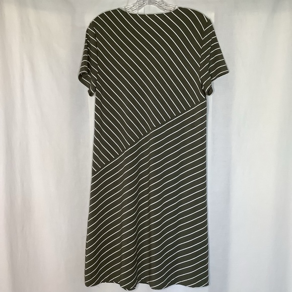 👗 2/$25 Chico’s Slimming Diagonally Striped Dress Chico’s Sz 1 = M/8 - Picture 7 of 10